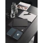 Agendă Personalizată SANDERSON FOLDER. Dosar A4 din PU (50% reciclat) cu închidere magnetică și blocnotes cu pagini liniate - Image 4
