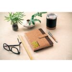 Agendă Personalizată FIELDING. Dosar A5 din plută și poliester reciclat (100% rPET) cu blocnotes detașabil - Image 4
